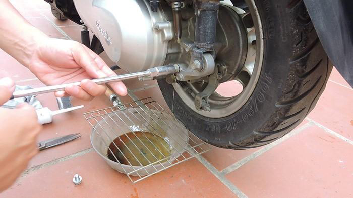 thay dầu láp xe máy tay ga bằng 3T