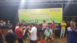 Đoàn từ thiện giao lưu cùng người dân địa phương