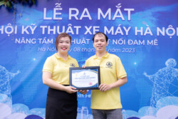 trao quà hội viên hội kỹ thuật xe máy hà nội
