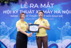 trao quà hội viên hội kỹ thuật xe máy hà nội