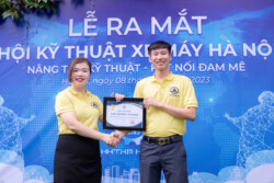 trao quà hội viên hội kỹ thuật xe máy hà nội