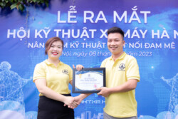 trao quà hội viên hội kỹ thuật xe máy hà nội