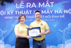 trao quà hội viên hội kỹ thuật xe máy hà nội