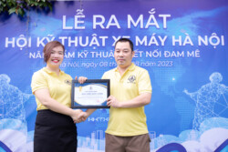 trao quà hội viên hội kỹ thuật xe máy hà nội