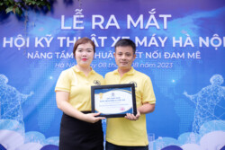 trao quà hội viên hội kỹ thuật xe máy hà nội
