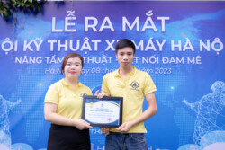 trao quà hội viên hội kỹ thuật xe máy hà nội