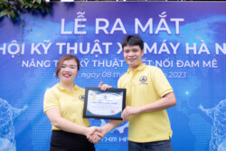 trao quà hội viên hội kỹ thuật xe máy hà nội