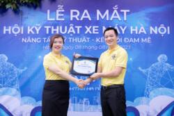trao quà hội viên hội kỹ thuật xe máy hà nội