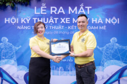 trao quà hội viên hội kỹ thuật xe máy hà nội