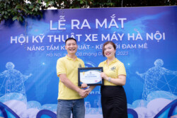 trao quà hội viên hội kỹ thuật xe máy hà nội