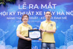 trao quà hội viên hội kỹ thuật xe máy hà nội