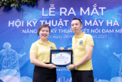 trao quà hội viên hội kỹ thuật xe máy hà nội